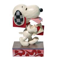 Peanuts by Jim Shore - 12cm/4.75" Snoopy Holding Valentine